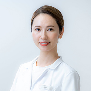 皮膚科医　佐藤都雅